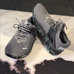 🩶Boys PUMA Pull On Sneakers•Soft Foam Comfort•Size:4.5🩶